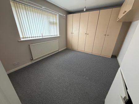 Spenser Avenue - Photo 2