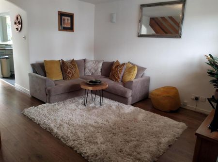 3 bedroom semi-detached house to rent - Photo 2