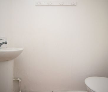 46, Bawn Drive, Leeds, West Yorkshire, LS12 5QN - Photo 1