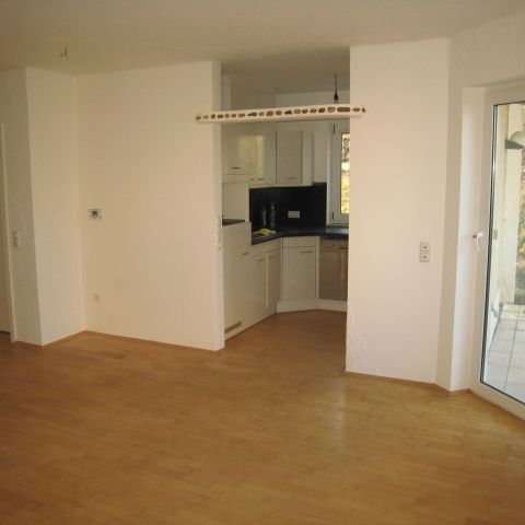 Rüdesheim: Moderne 2 ZKB mit Terrasse, EBK & neuem TL-Bad mit begehbarer Dusche, ... - Photo 1