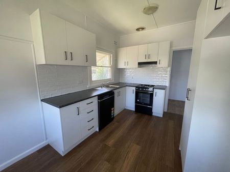 Tidy 3 Bedroom Home - Photo 2