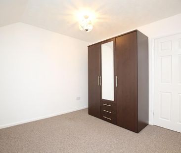 2 bedroom end of terrace house to rent - Photo 3