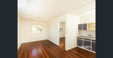 Sunny in the Heart of Bardon - Photo 2