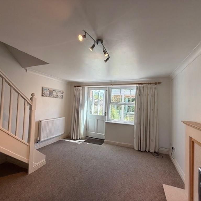 2 bedroom terraced house to rent - Photo 1