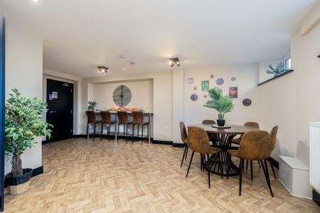 Crown House, Nuneaton, CV11 4BX - Photo 2