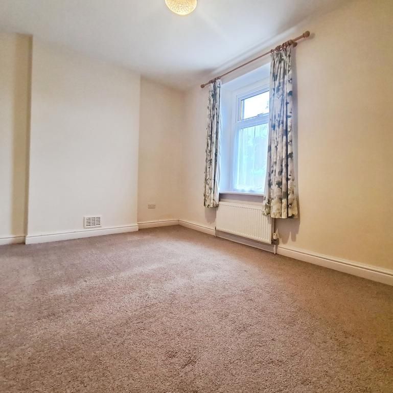 2 bedroom end of terrace house to rent - Photo 1