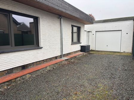 Gezellige bungalow te huur in een rustige buurt in Deinze - Photo 2