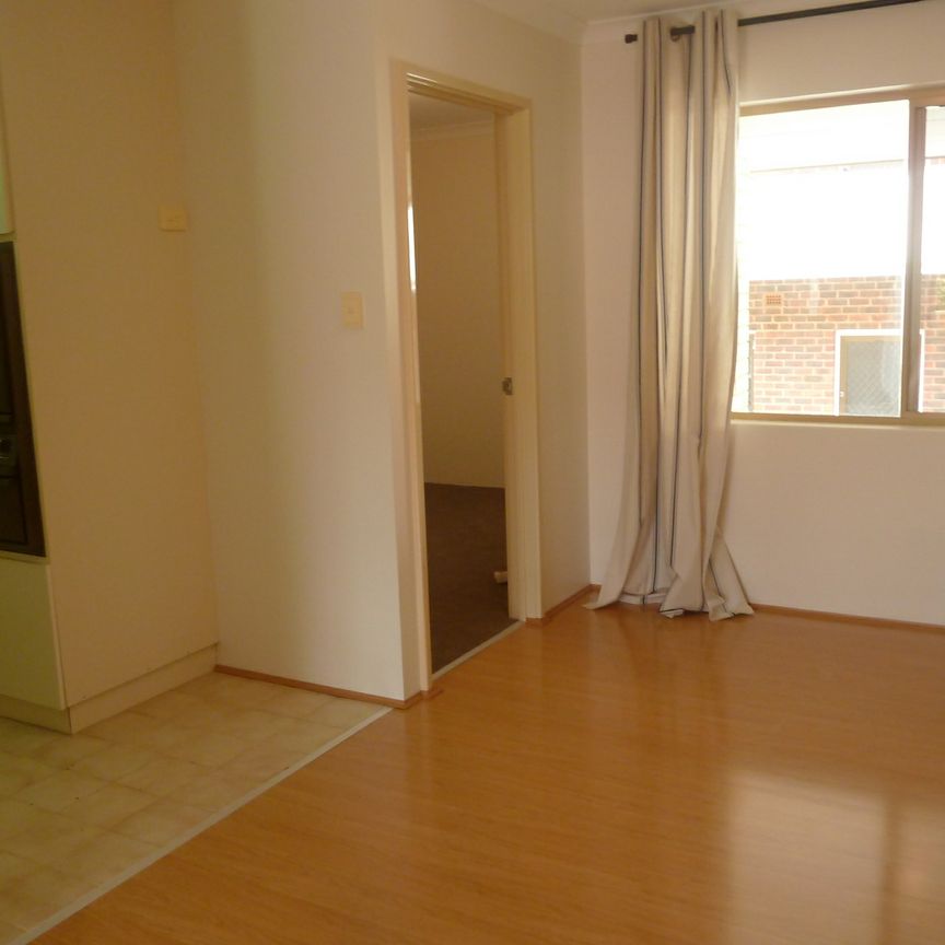 Perfectly located. - Photo 1