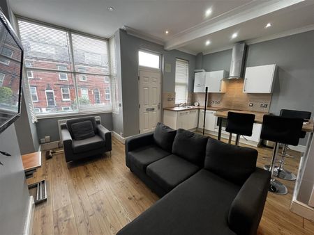 3 bedroom terraced house to rent - Photo 2