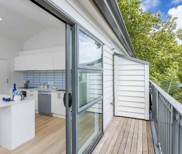 Secure, Stylish Townhouse in a Prime City-Fringe Location - Photo 3