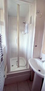 Room in a Shared Flat, Frensham Drive, SW15 - Photo 3