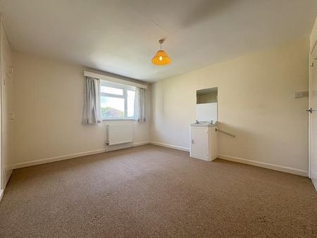 4 bedroom semi-detached house to rent - Photo 5