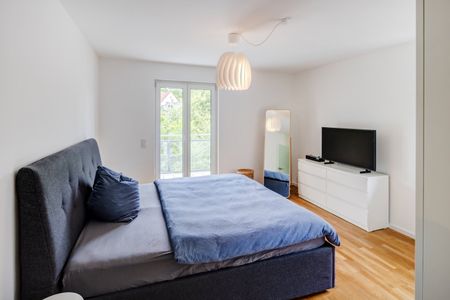 Timelessly modern apartment with green view - Photo 4