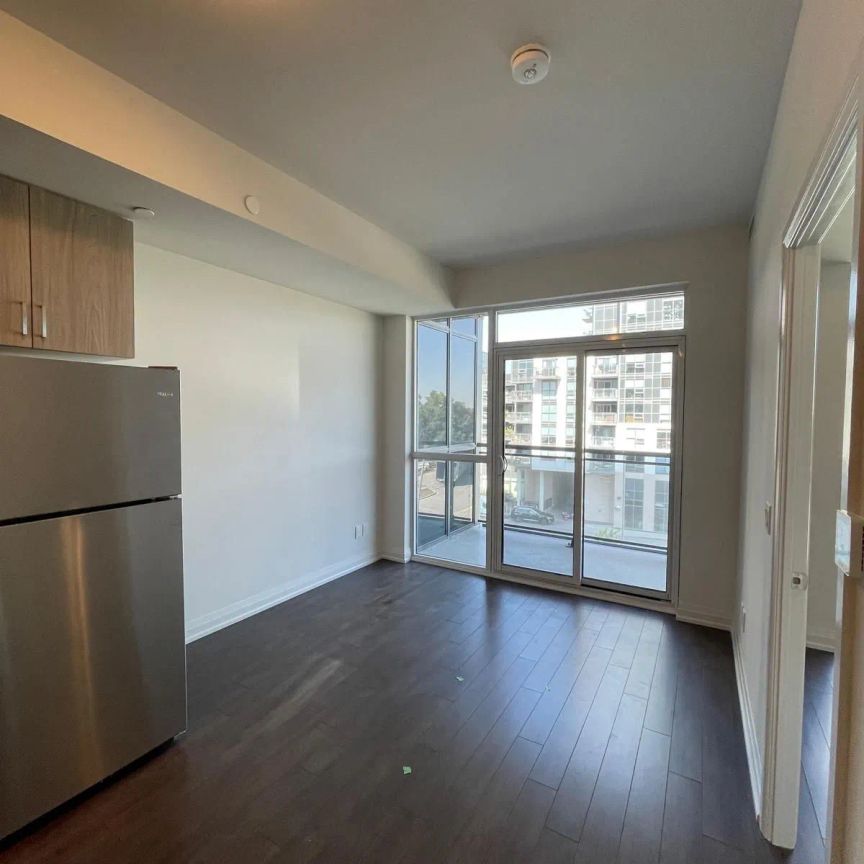 10 MEADOWGLEN Place #402 - Photo 1