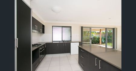 A Coomera Waters Gem - Photo 3