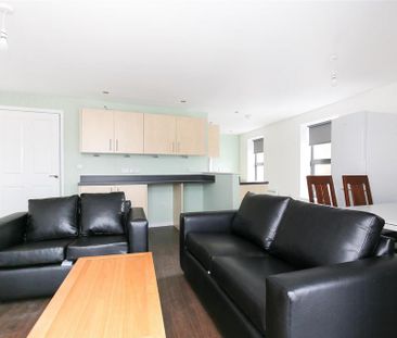 3 bedroom apartment to rent - Photo 4