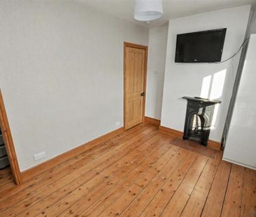 2 bedroom end of terrace house to rent - Photo 1