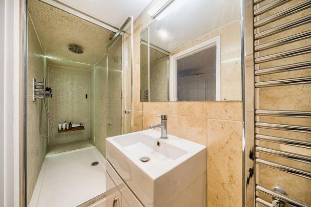 3 bedroom mews to rent - Photo 1