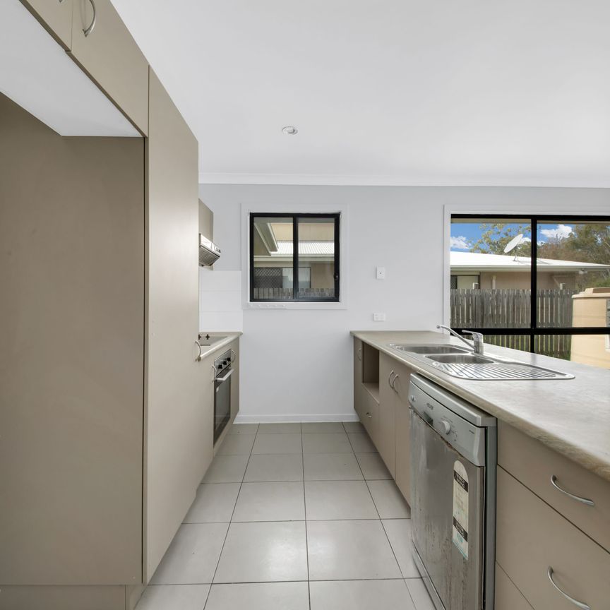 House in Glen Eden :: 3 BEDROOM FAMILY HOME - GREAT BACKYARD - Photo 1