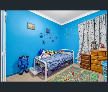 Spacious Family Haven with Huge Shed & Entertaining Area - Photo 5