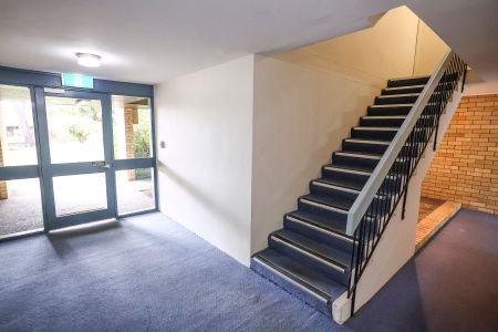 BIG, BOLD, PLUS ADDITIONAL STUDY & A LOCK-UP GARAGE! - Photo 2