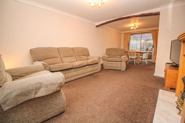 3 Bedroom House - Semi-Detached - Photo 1