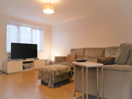 3 bedroom end of terrace house to rent - Photo 4