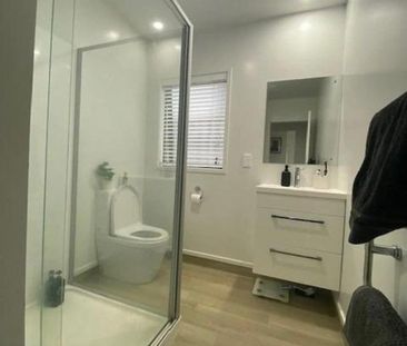 Charming 2-Bedroom Home in a Prime Coastal Location - Photo 4