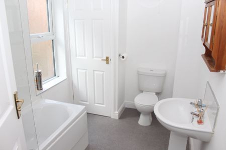 Lovers Lane, Newark, Notts, NG24 - Photo 3