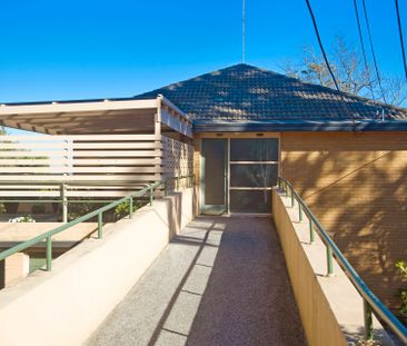 Spacious Sunny Apartment - Photo 2