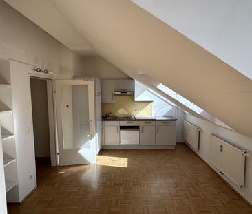 Geidorf - Sanierte 1-Zimmer-Dachgeschosswohnung mit Lift - Photo 1