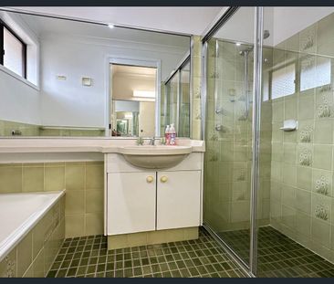 Positioned in a serene and quiet street !!! - Photo 6