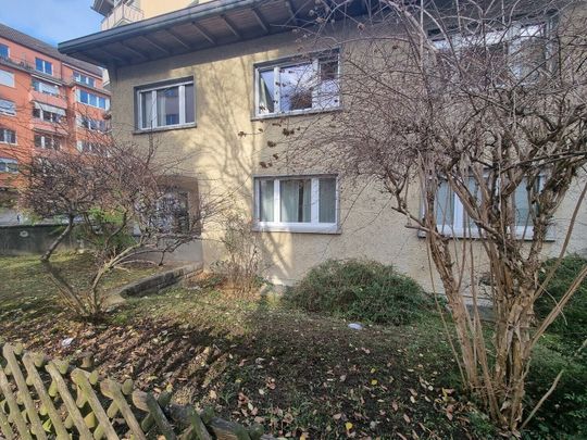 QUIET AND CENTRAL - Photo 1