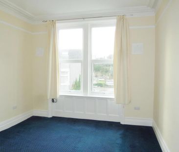 3 bedroom flat to rent - Photo 6