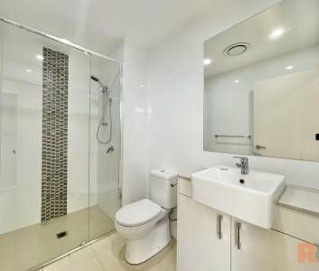 Modern Executive Living - Photo 5