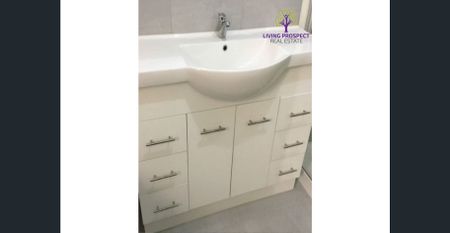 Exceptional Family Living in a Prime Tarneit Position - Photo 4