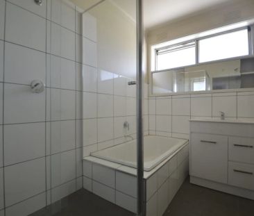 Modern 2 bedroom flat - Photo 3