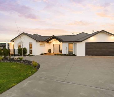 Expansive, Modern Home - Photo 4