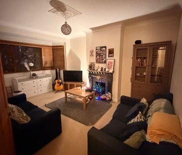 Room in a Shared Flat, Harvard Road, W4 - Photo 5