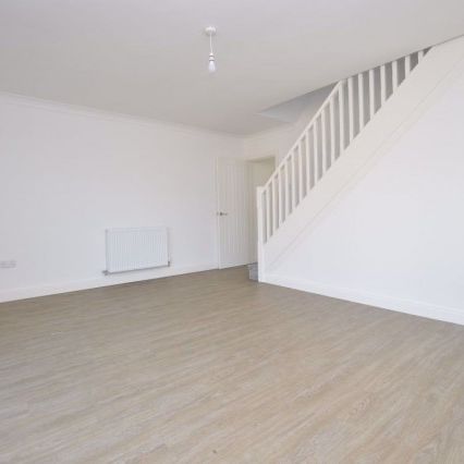 3 Bedroom Semi-Detached House - Photo 1