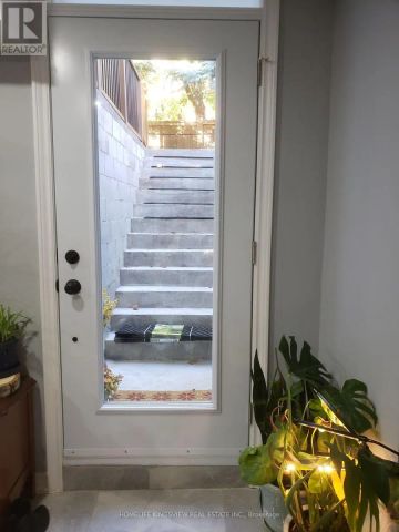 24 WESTON CRESCENT - Photo 4