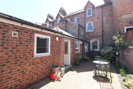 1 bedroom in a house share to rent - Photo 5