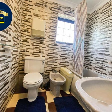 1 bedroom in a house share to rent - Photo 3