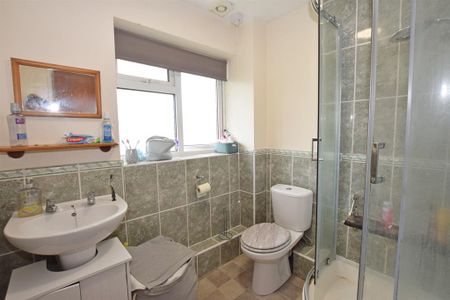 3 bedroom end of terrace house to rent - Photo 5