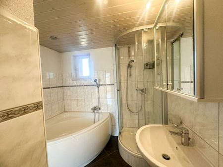 renovierte Wohnung mit Charme sucht neue Mieter! - Photo 2