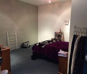 Warehouse precinct apartment - Photo 2