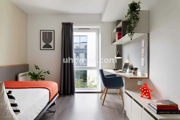 Platinum Studio Single - Photo 1