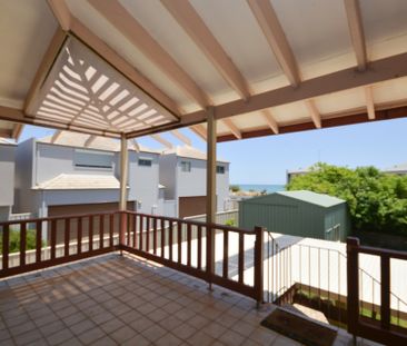 Coastal Beach Living! - Photo 4