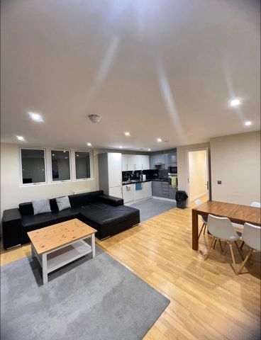 2 Bed Penthouse, Elm Road, HA9 - Photo 2