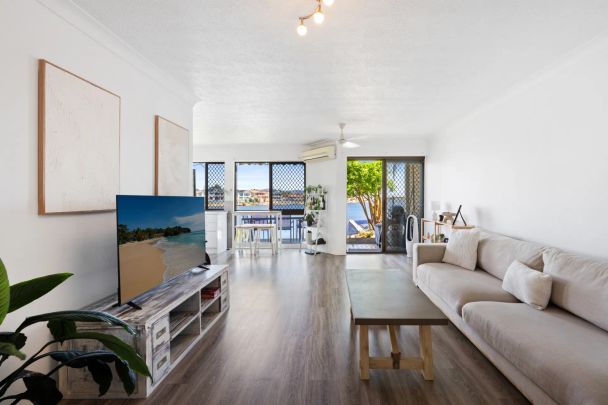 Waterfront ease in prime position - Photo 1